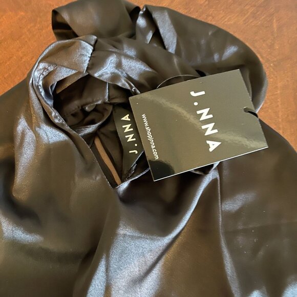 Black Halter Neck Sleeveless Top By J.Nna - Picture 3 of 7